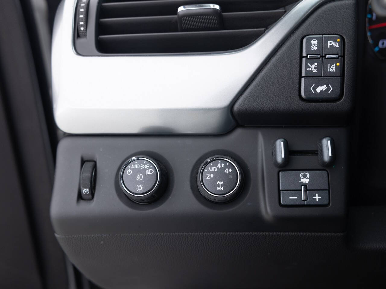 Used Car 2015 Chevrolet Suburban  Ltz 4x4 4dr Suv For Sale Under $25,000 In Coal City, Illinois