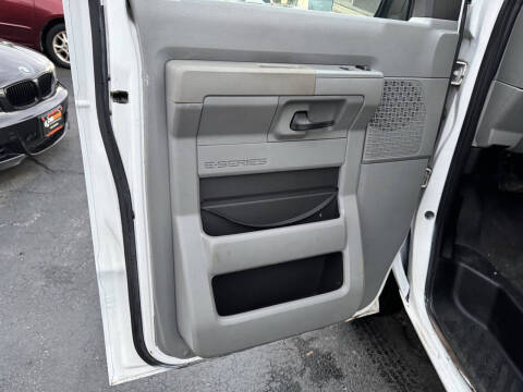 2009 Ford E-Series E-350 SD XLT