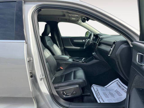 2023 Volvo XC40 B5 Plus Bright Theme