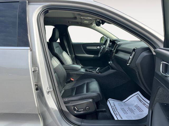 2023 Volvo XC40 B5 Plus Bright Theme