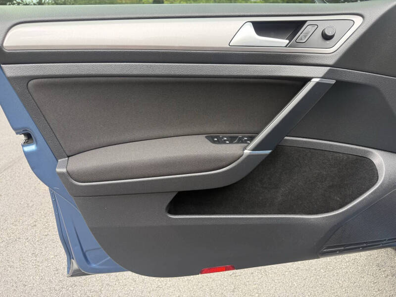 2016 Volkswagen e-Golf SE