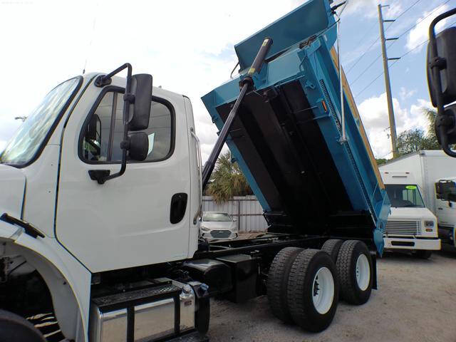 2015 Freightliner M2 106