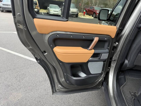 2024 Land Rover Defender 130 P400 X-Dynamic SE