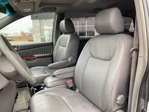 2004 Toyota Sienna XLE 7 Passenger