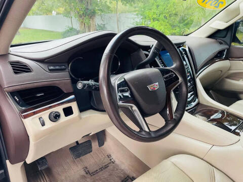 2017 Cadillac Escalade Luxury