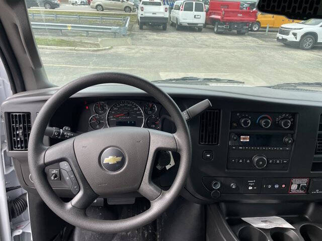 2025 Chevrolet Express 3500