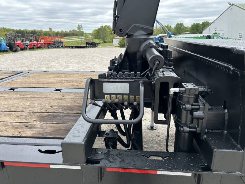 2022 Towmaster 48' Hydraulic Dove Semi