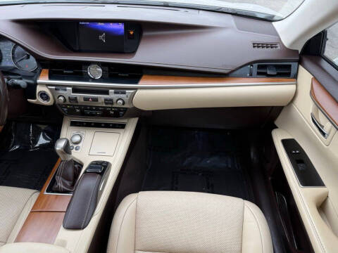 2017 Lexus ES 300h