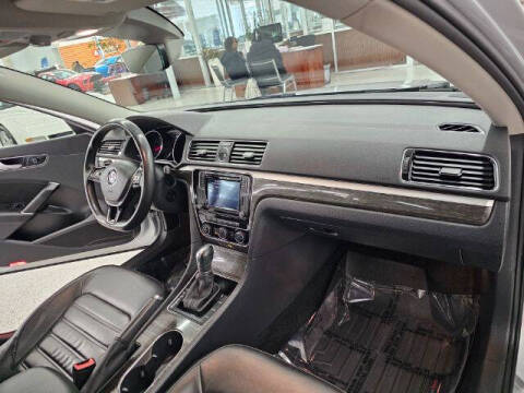 2016 Volkswagen Passat V6 SEL Premium