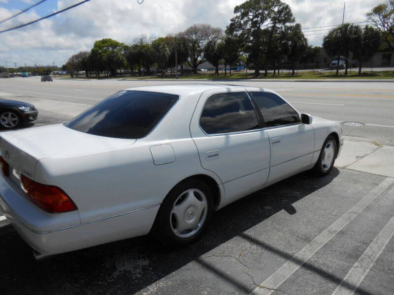 1999 Lexus LS 400