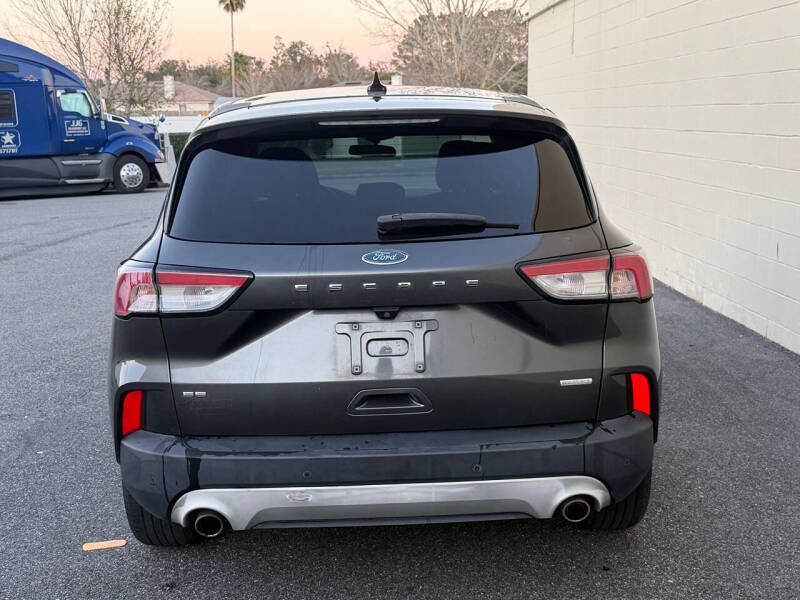 2020 Ford Escape SE