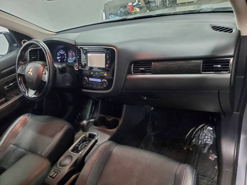 2016 Mitsubishi Outlander SE