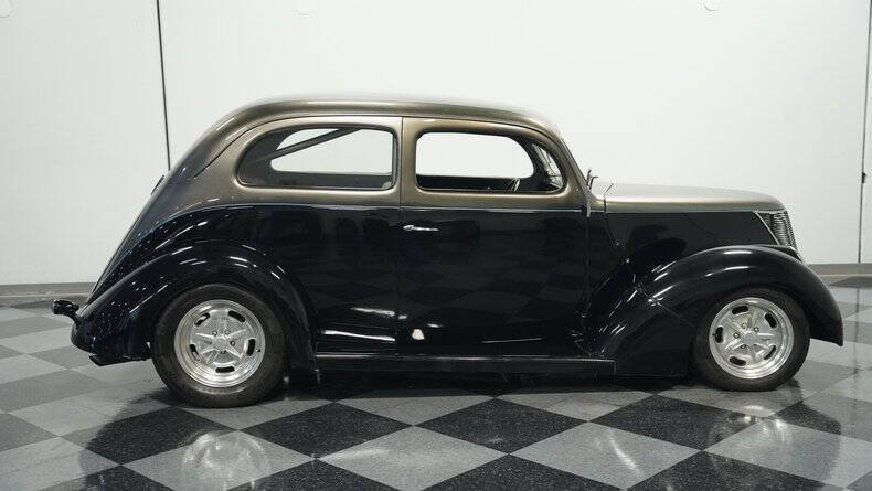 1937 Ford Tudor