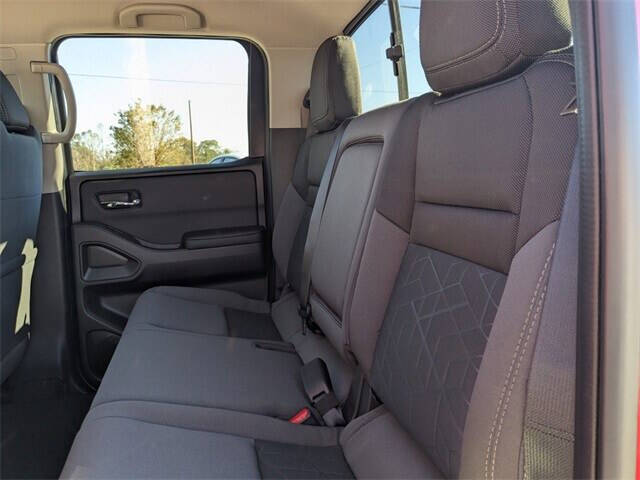 2025 Nissan Frontier SV