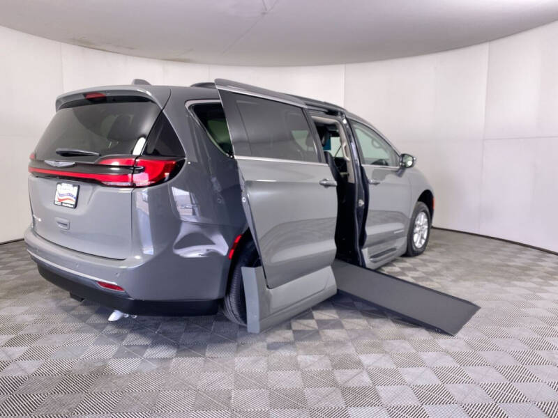 2022 Chrysler Pacifica Touring L