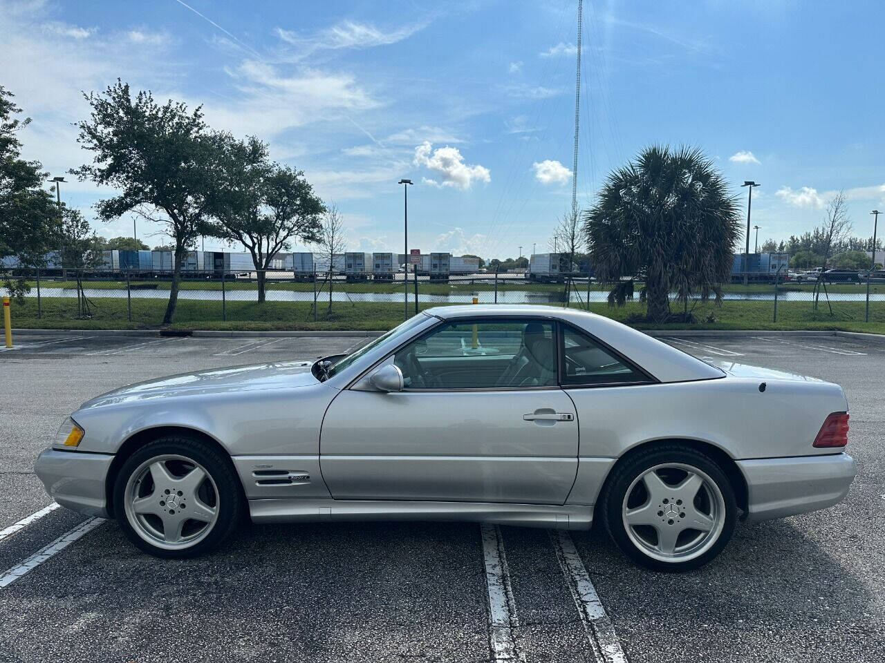 2000 Mercedes-Benz SL-Class  - $15,900