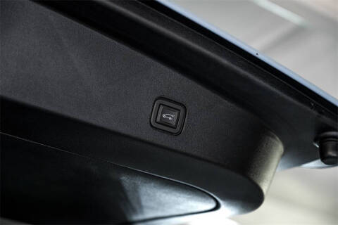 2024 Cadillac LYRIQ Luxury 1