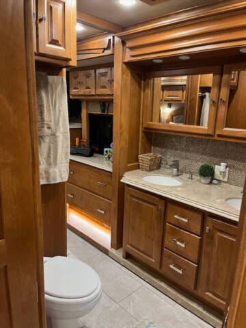 2017 Tiffin Phaeton 40AH