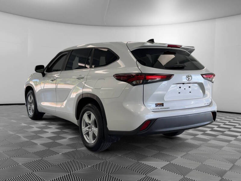 2024 Toyota Highlander LE