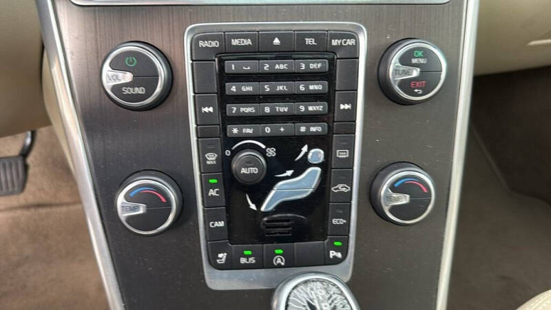 2015 Volvo XC60 T6 Drive-E Premier Plus