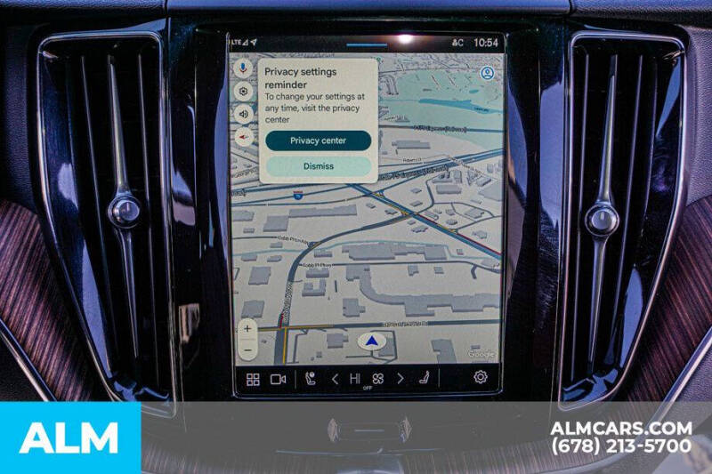 2024 Volvo XC60 Recharge T8 Plus Dark Theme