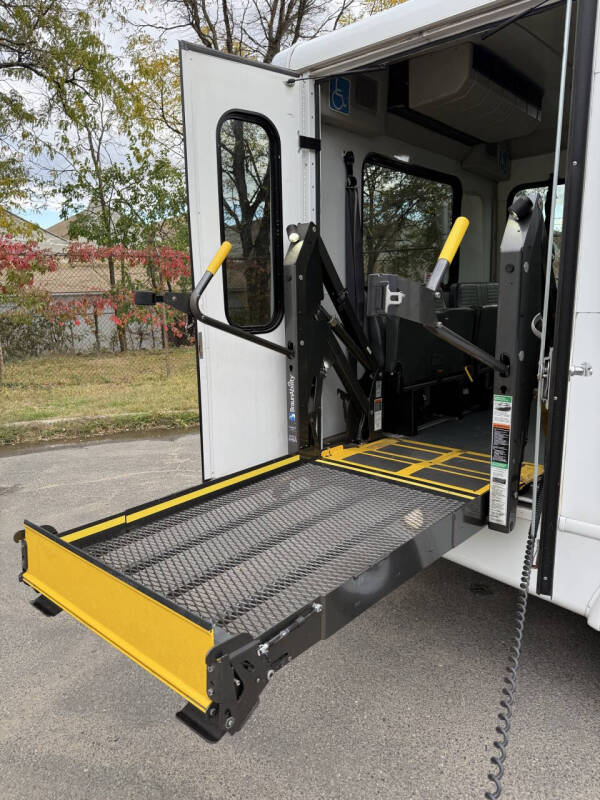 2017 Ford E-Series E-450 SD