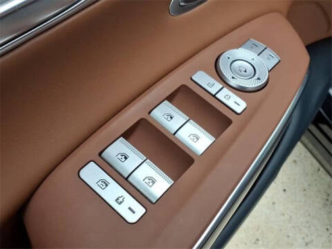 2023 Genesis GV70 2.5T Standard