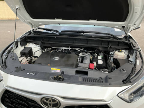 2022 Toyota Highlander LE