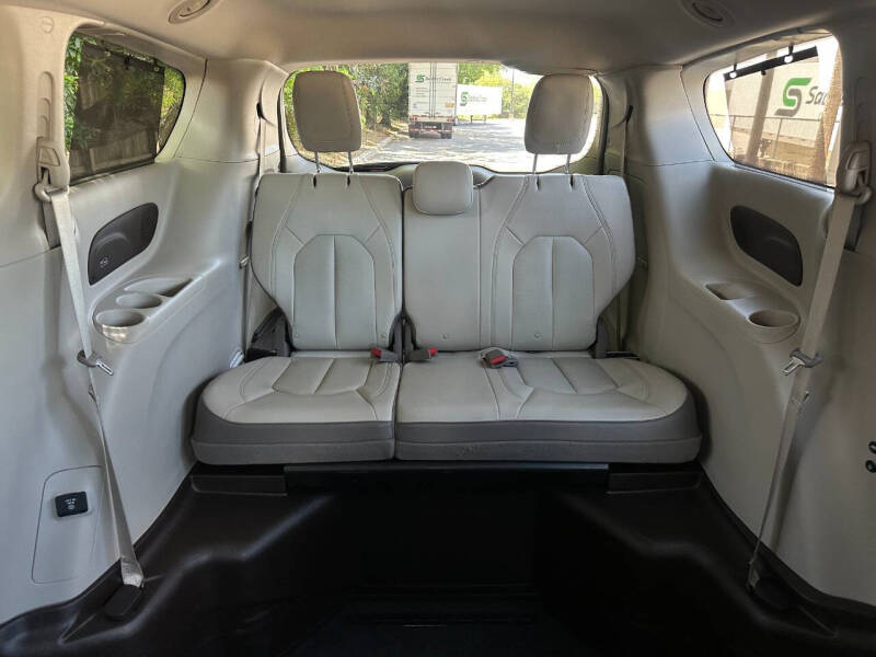 2017 Chrysler Pacifica Touring-L Plus