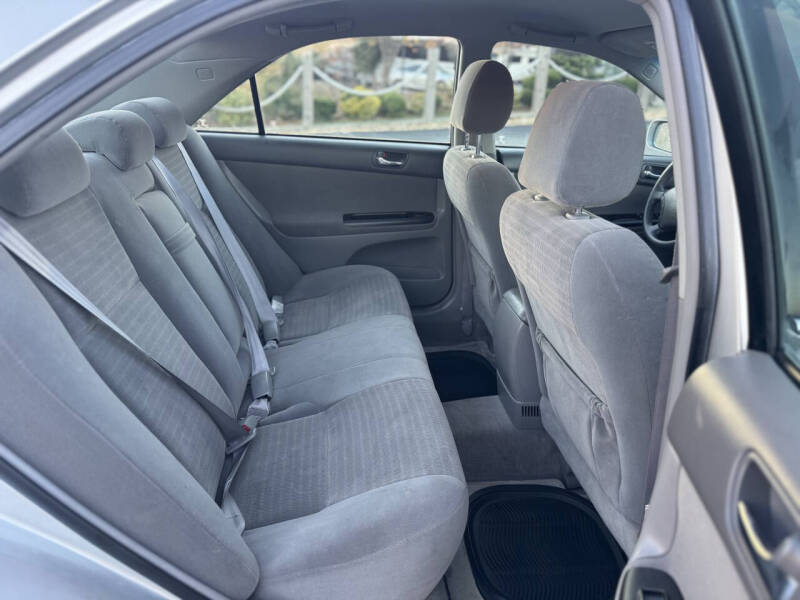 2005 Toyota Camry LE V6