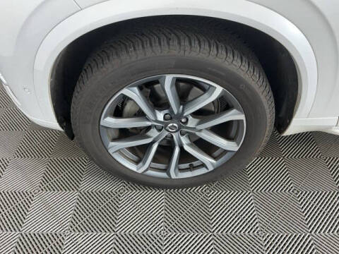 2017 Volvo XC90 T6 Momentum