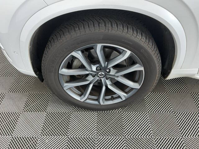 2017 Volvo XC90 T6 Momentum