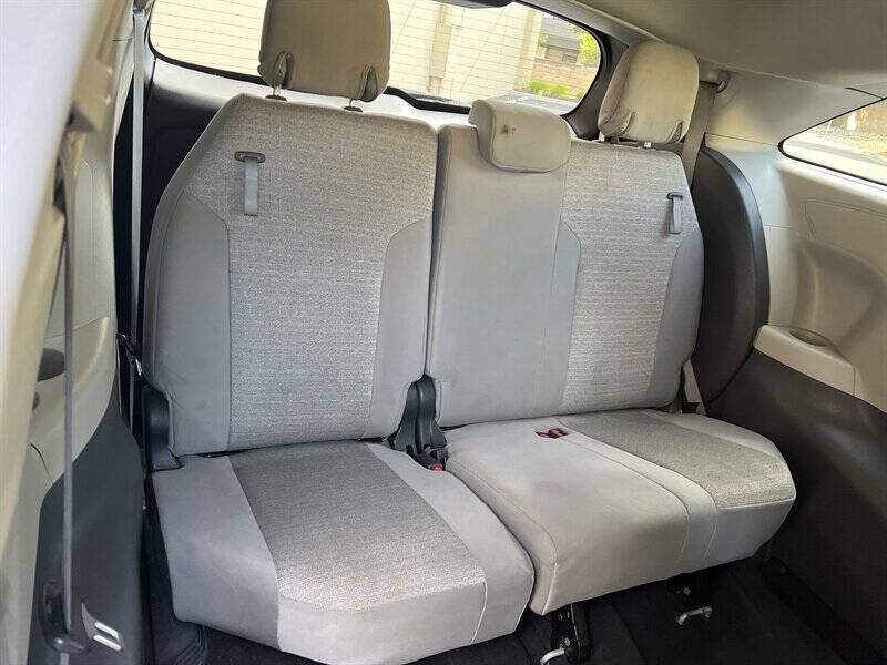 2021 Toyota Sienna LE 8-Passenger