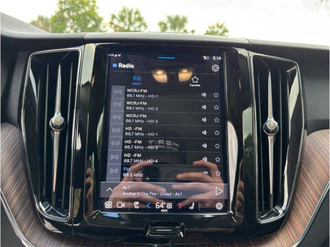 2023 Volvo XC60 B5 Plus Bright Theme