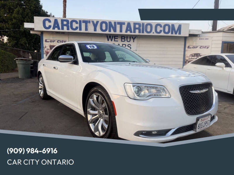 2019 Chrysler 300 Limited's photo