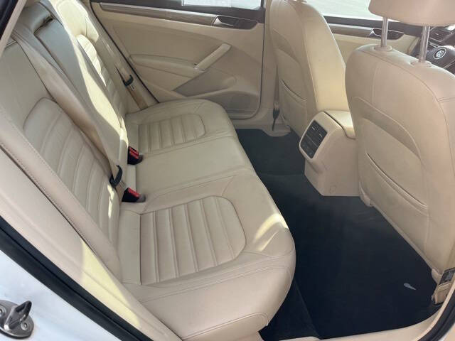 2017 Volkswagen Passat V6 SEL Premium