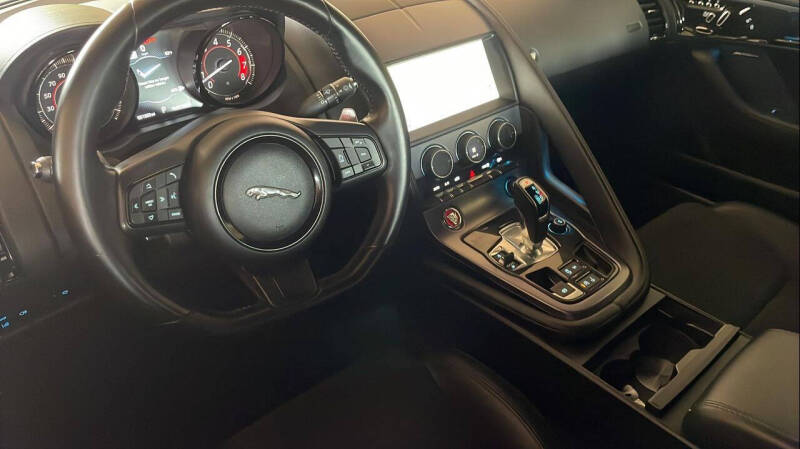 2019 Jaguar F-TYPE P300