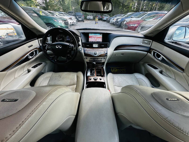 2011 Infiniti M56