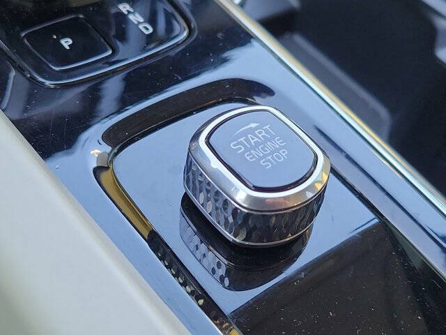 2024 Volvo XC60 B5 Plus Dark Theme