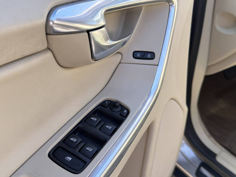 2015 Volvo XC60 T6 Drive-E