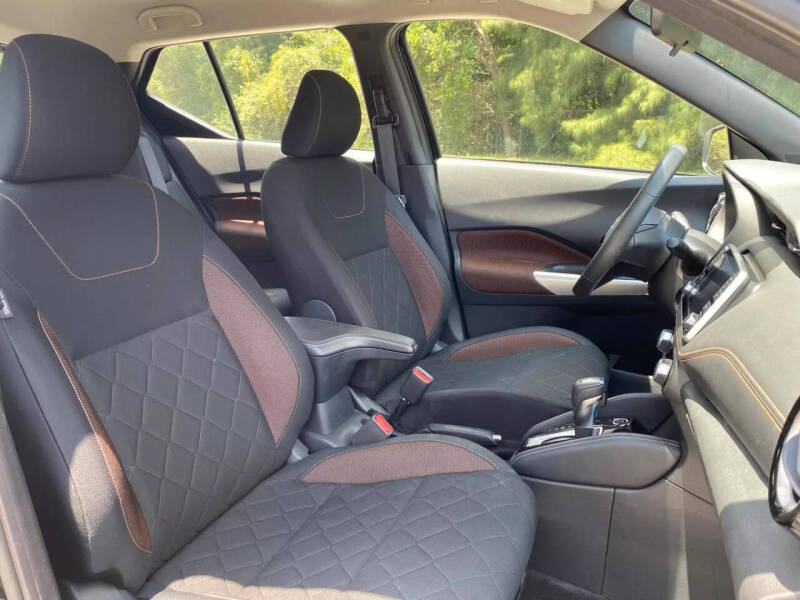 2020 Nissan Kicks SR