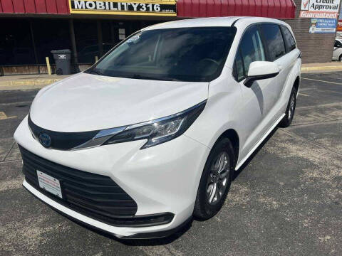 2022 Toyota Sienna LE 8-Passenger