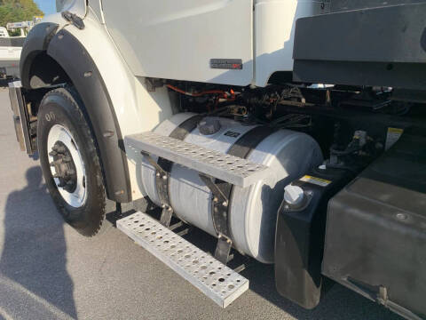 2011 Freightliner M2 112V