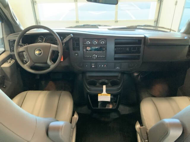 2025 Chevrolet Express 3500