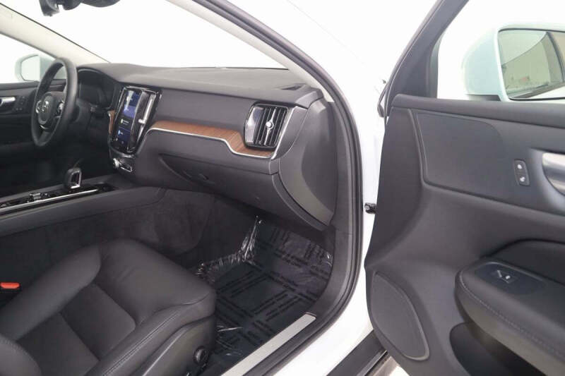 2024 Volvo V60 Cross Country B5 Plus