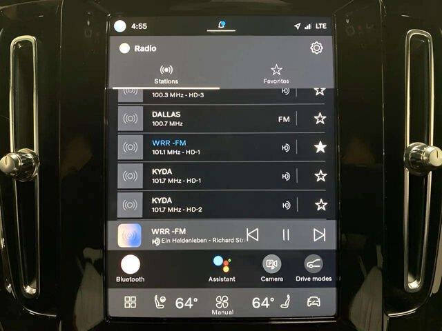 2025 Volvo XC40 B5 Plus Dark Theme