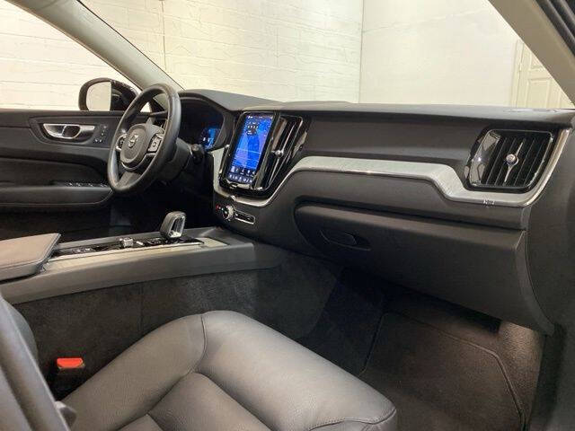 2025 Volvo XC60 B5 Plus Dark Theme