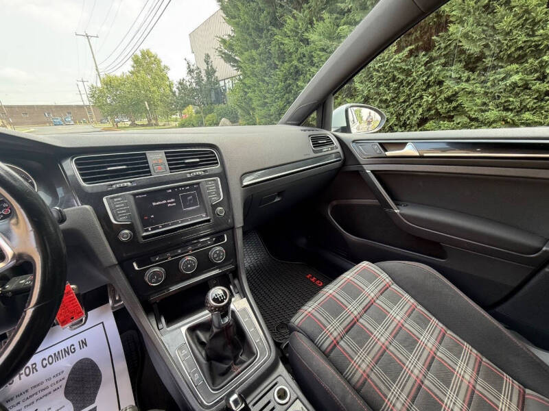 2017 Volkswagen Golf GTI S