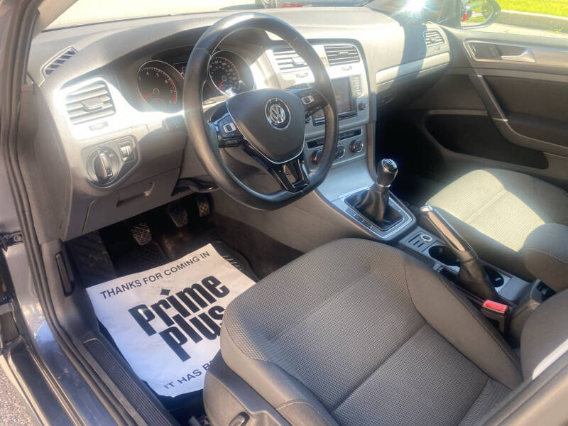 2016 Volkswagen Golf TSI S