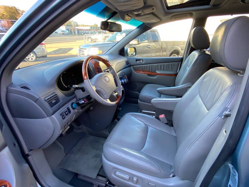 2009 Toyota Sienna Limited photo 16